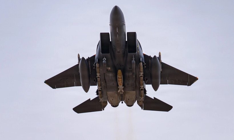 Xung đột tại Trung Đông: Mỹ tuyên bố giải cứu phi công lái F-15E bị bắn rơi tại Iran